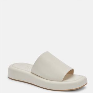 Dolce Vita Sandal! Comfort meets fashion!!